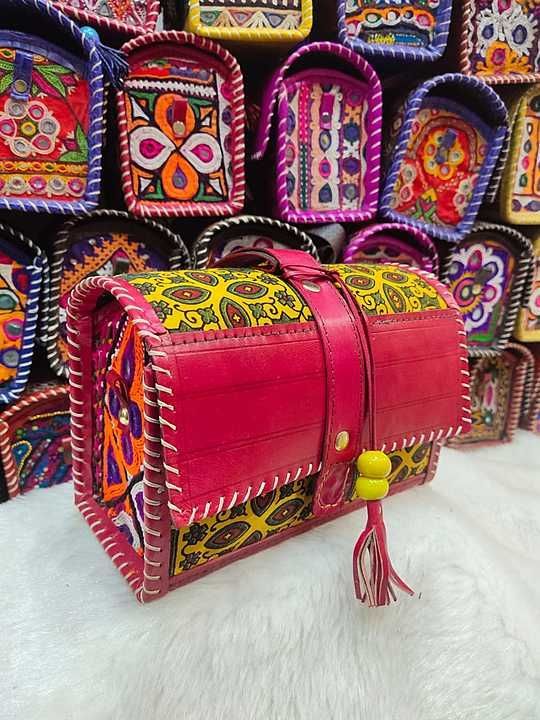👆🏻👆🏻*Leather hut bag*

Antique kutchi work & mashroo cloth

Material - Mashroo  with leather 
 uploaded by business on 11/18/2020