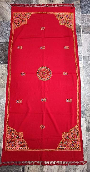 👆🏻Ahir Bharat Kutchi Handicraft Handwork SHAWL 

Material - Woolen 

Size - 38*86" Inch Approx 
 uploaded by business on 11/18/2020