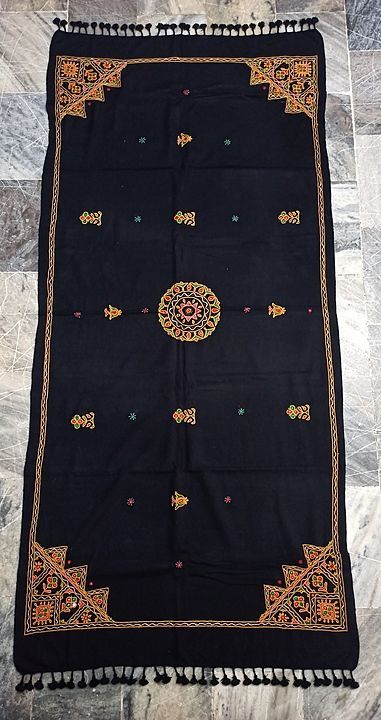👆🏻Ahir Bharat Kutchi Handicraft Handwork SHAWL 

Material - Woolen 

Size - 38*86" Inch Approx 
 uploaded by TANVI HANDICRAFT on 11/18/2020