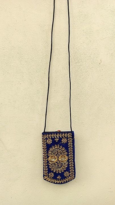 

New Design of Handicraft mobile POUCH
 
Size - 7.5*4.5 inch approx 

2 pocket with saree pin uploaded by TANVI HANDICRAFT on 11/18/2020