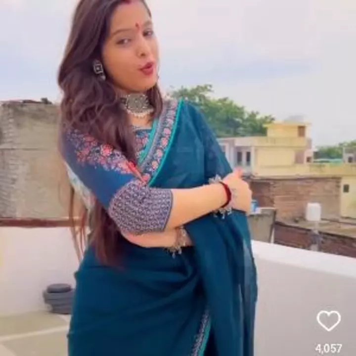 Post image Komal🥻👗 selection has updated their profile picture.