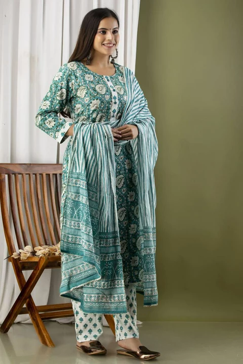 kurti with pant and mulmul duppatta uploaded by Women_wholesale_hub on 7/28/2022
