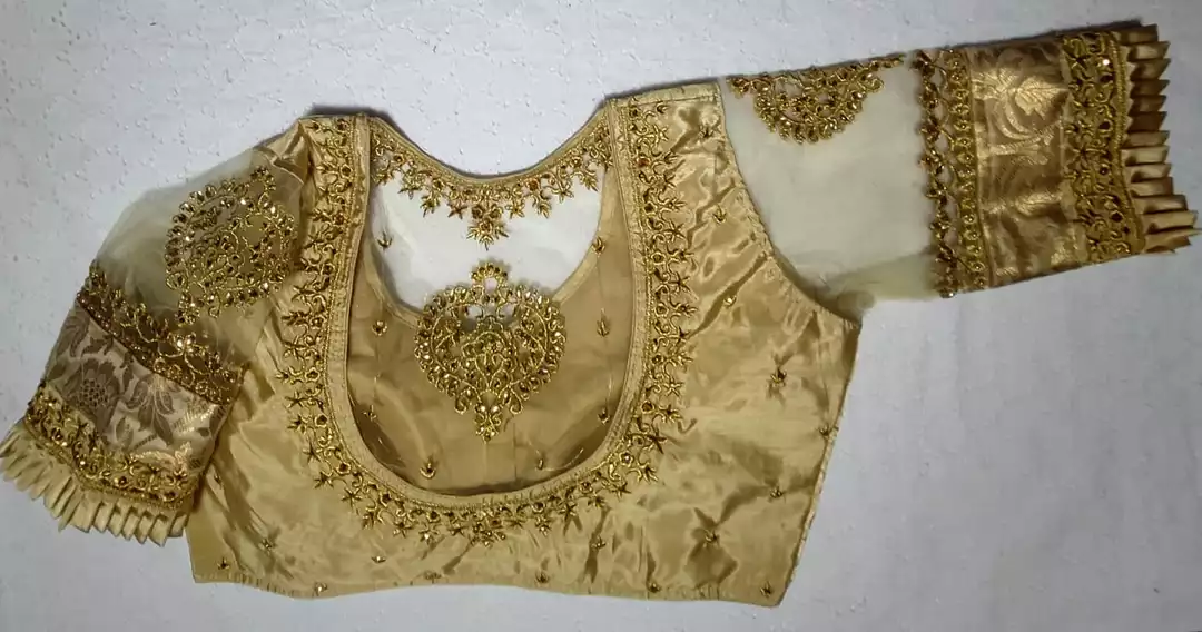 Bridal Kundan work padded blouse  uploaded by Rinki Kundu on 7/30/2022