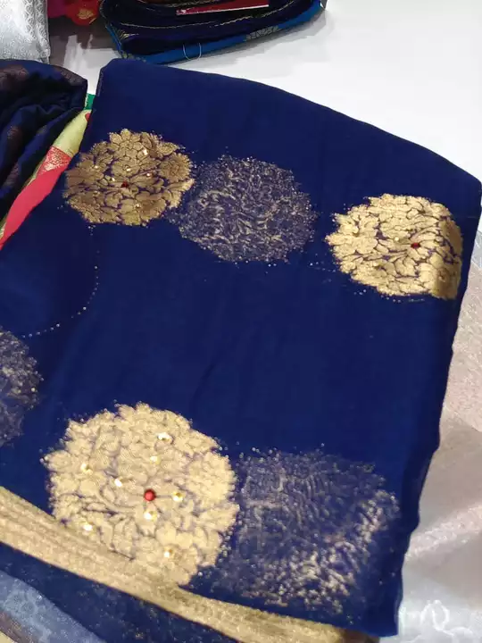 Post image I want 1-10 pieces of Saree at a total order value of 1000. I am looking for I want same saree 
Fabric vescose silk. Please send me price if you have this available.