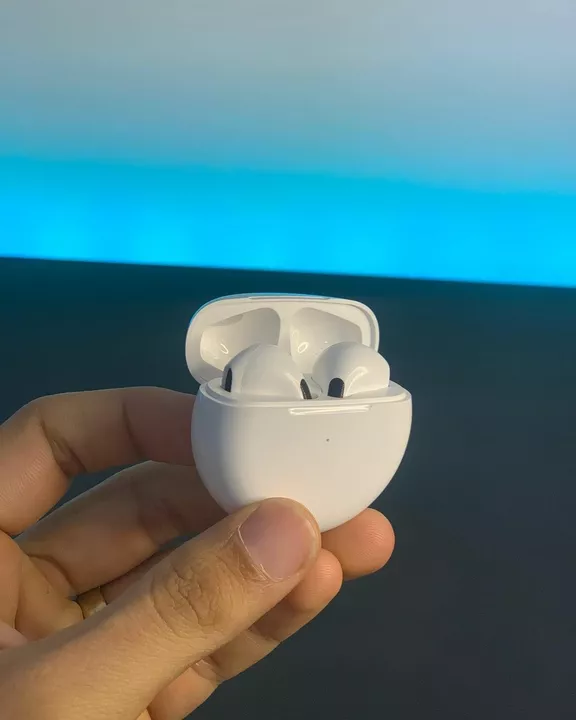 Apple airpods pro 6 uploaded by Mansi on 7/31/2022