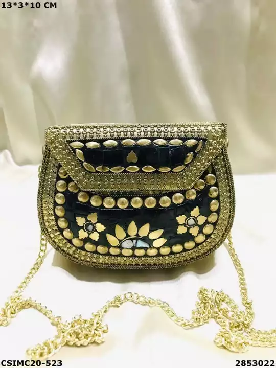 Post image *Beautiful Highlighted Brass Clutches*💞 
➡️Sling Chain Included➡️Ready to Dispatch➡️Fit all Size Phone
DM or WhatsApp on 9850275754 for queries or orders